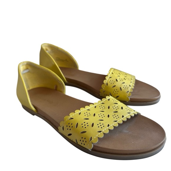 Andiamo Yellow Laser-Cut Sandal Woman’s Size 8 Slip On Wide Cross Strap - Picture 1 of 8